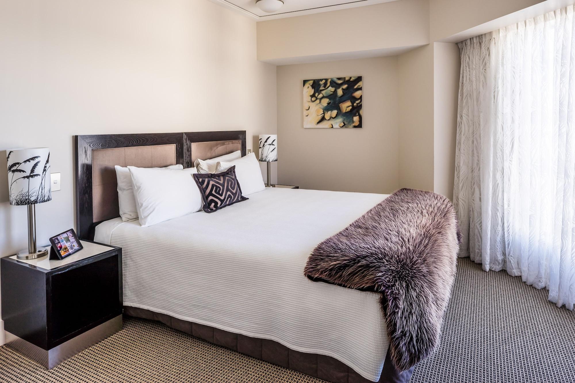 博尔顿酒店 惠灵顿 外观 照片 A bedroom at the Hilton Johannesburg