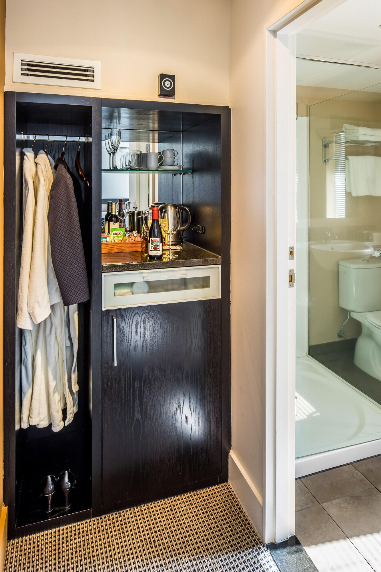 博尔顿酒店 惠灵顿 外观 照片 A wet bar in a hotel room